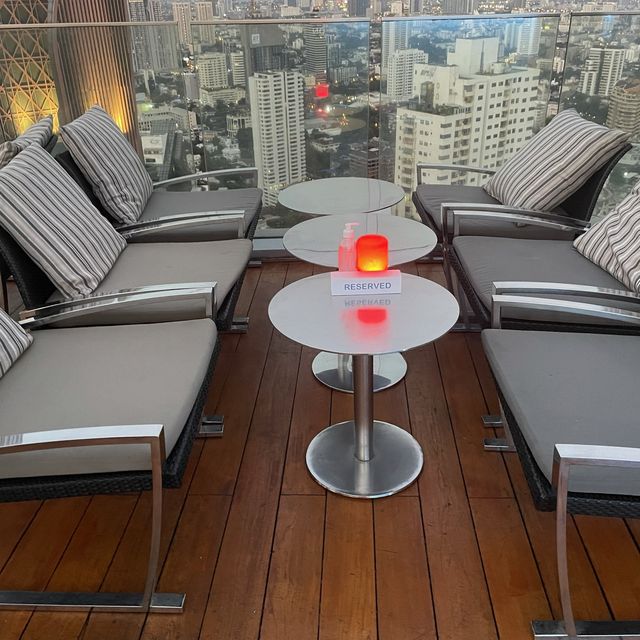 Rooftop bar ชื่อดังในโรงแรมหรู