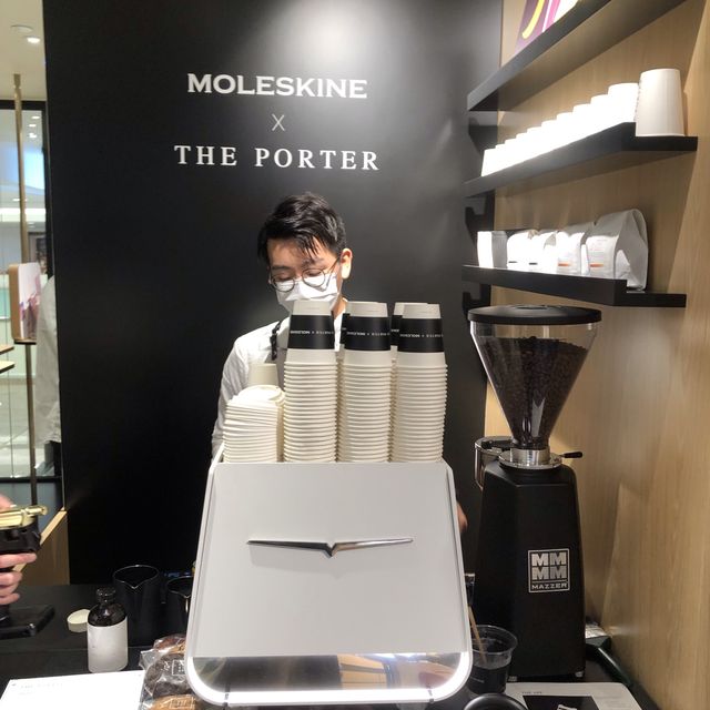 MOLESKINE pop up store期間限定店玩流體畫飲靚咖啡
