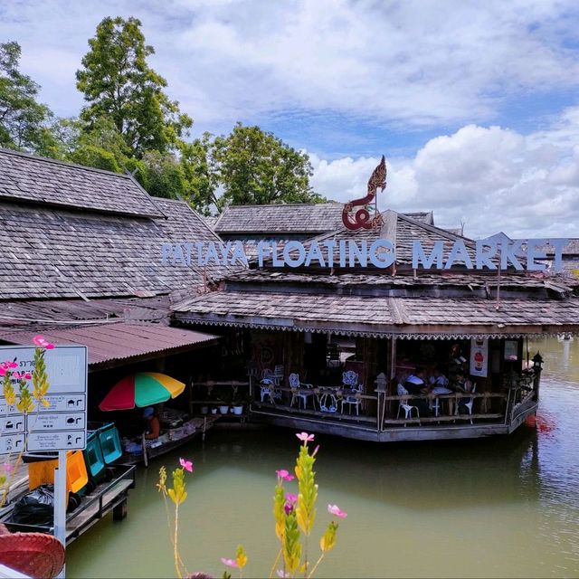 ตลาดน้ำสี่ภาค พัทยา