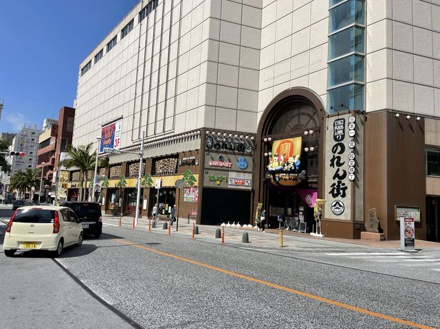 奇跡のワンマイル『国際通り』を散策〜♫