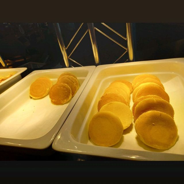 A la carte buffet breakfast