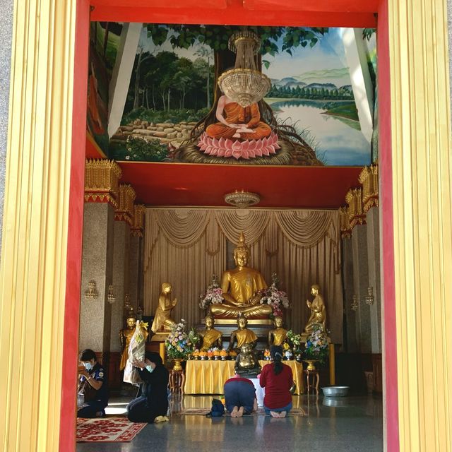 วัดผาตากเสื้อ วัดมีจุดชมวิวแม่น้ำโขงที่สวยงาม
