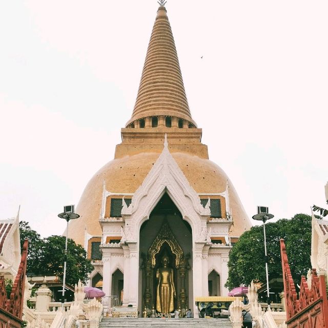 Morning  Market near Tallest Thai Stupa ☕