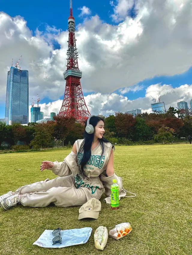 도쿄타워가 훤히보이는 공원에서 느긋하게 먹는 런취~