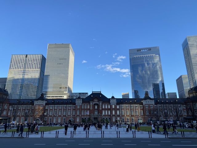 東京・丸の内『行幸通り』に現れたスケートリンク『Marunouchi Street Rink』