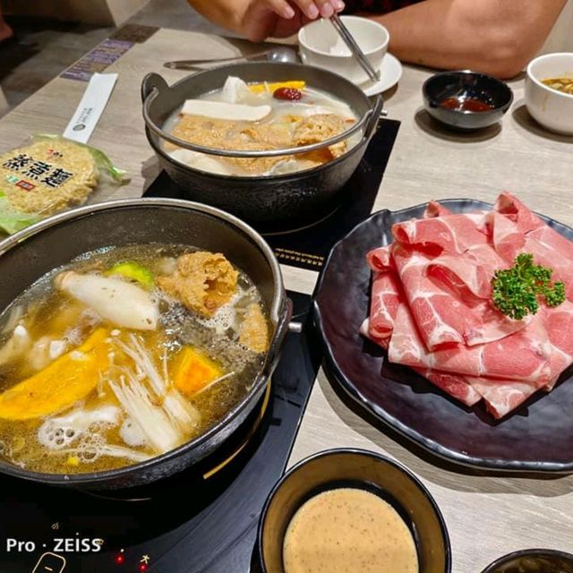 【新莊吃到飽】築間幸福鍋物新莊中悅廣場店，夜貓吃宵夜好所在，竟然營業到凌晨四點，環境好餐點也很好吃！