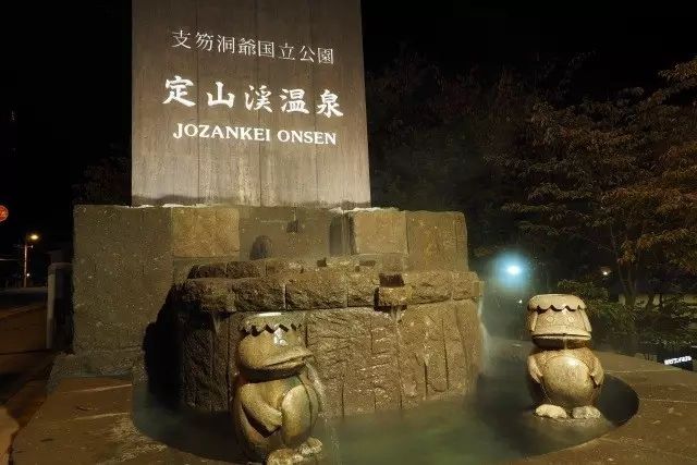 Hot springs in the snow, Hokkaido's "Jozankei Onsen".
