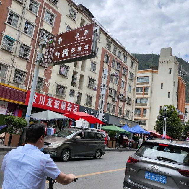 A town worth stopping at 🏘🏯😍in Sichuan province