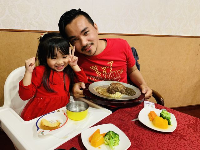 高雄老字號美食-華友牛排館
