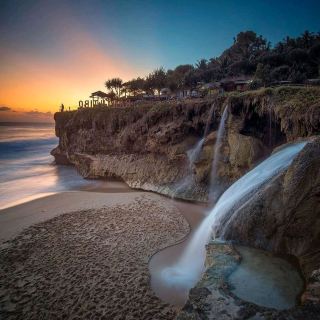 BANYU TIBO BEACH : PACITAN