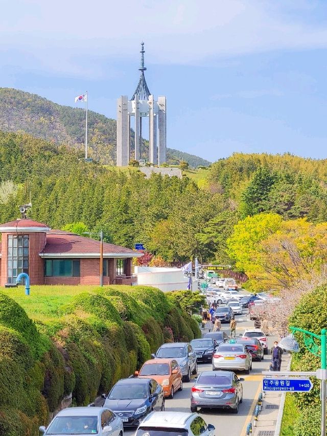 부산 민주공원, 겹벚꽃 명소 추천