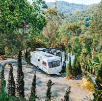 นอนรถบ้านสไตล์ Glamping บรรยากาศดีๆที่แม่ลาย