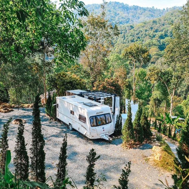 นอนรถบ้านสไตล์ Glamping บรรยากาศดีๆที่แม่ลาย