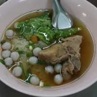 ลูกชิ้นจิ๋ว พร้อมน้ำซุปรสเข้มข้น