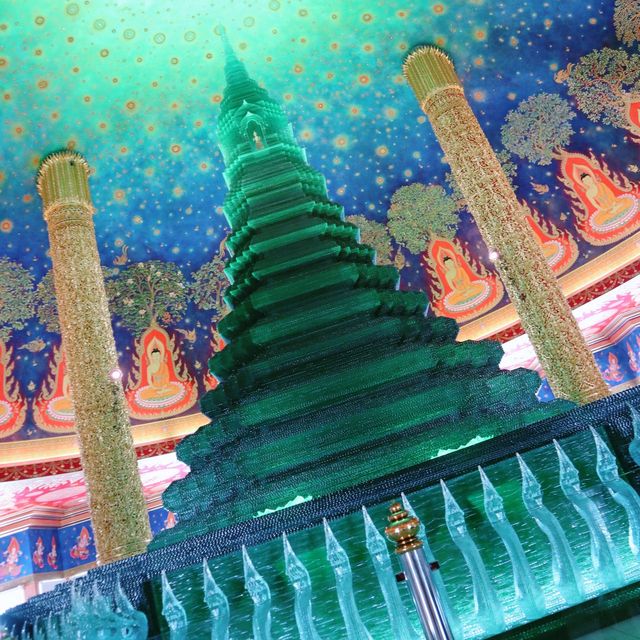バンコクの幻想的すぎる寺院🌌