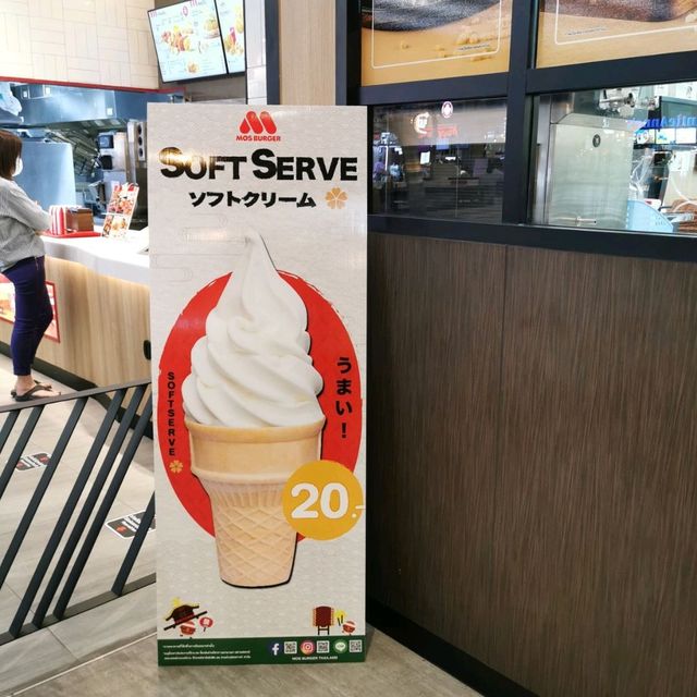 Soft Serve สุดละมุนที่ Mos Burger 