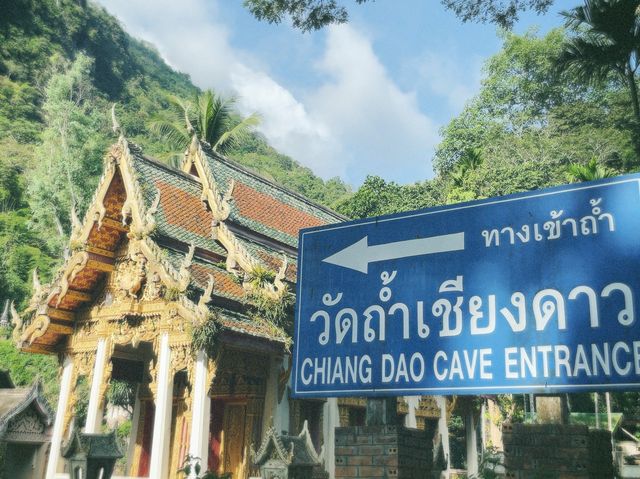 กราบสักการะสิ่งศักดิ์สิทธิ์ วัดถ้ำเชียงดาว