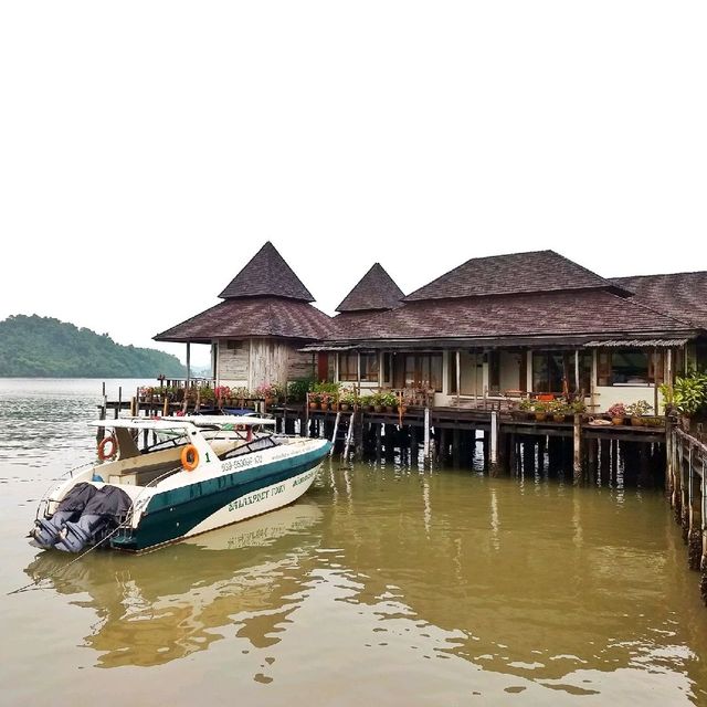 สลักเพชรซีฟู้ดแอนด์รีสอร์ท