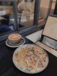 【上環cafe】黑色主調 渡假感重嘅cafe！食物+打卡一流！