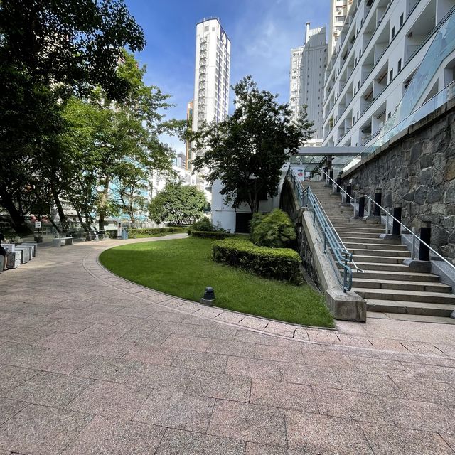 充滿藝術寧靜的小花園
