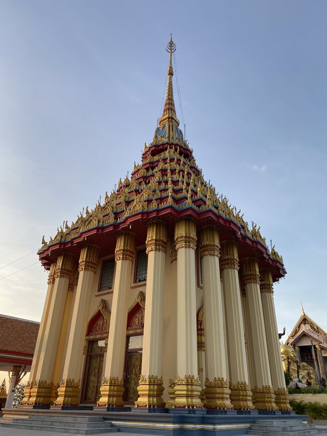 วัดสังกัสรัตนคีรี วัดสวยบนยอดเขาสะแกกรัง