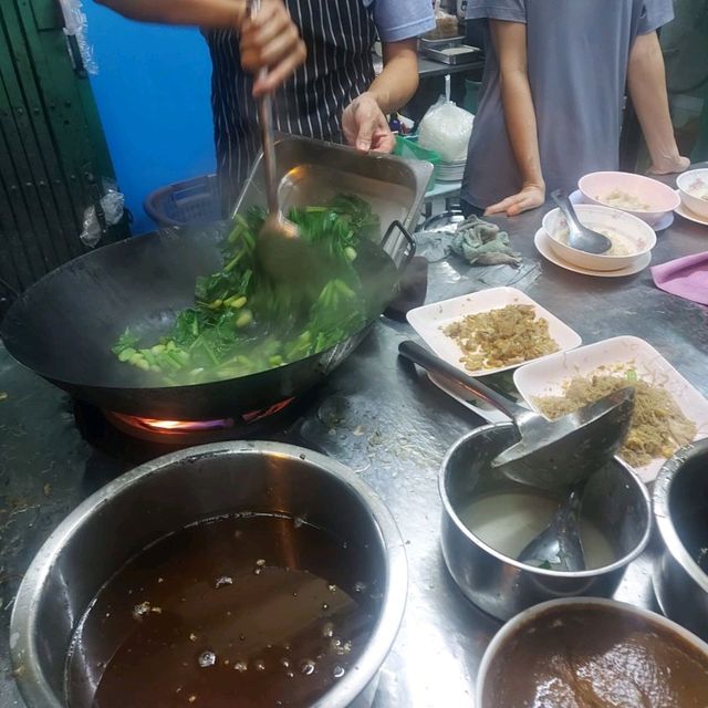 📍ราดหน้าใส่ไข่@ แชมป์ราดหน้าห้วยขวาง25