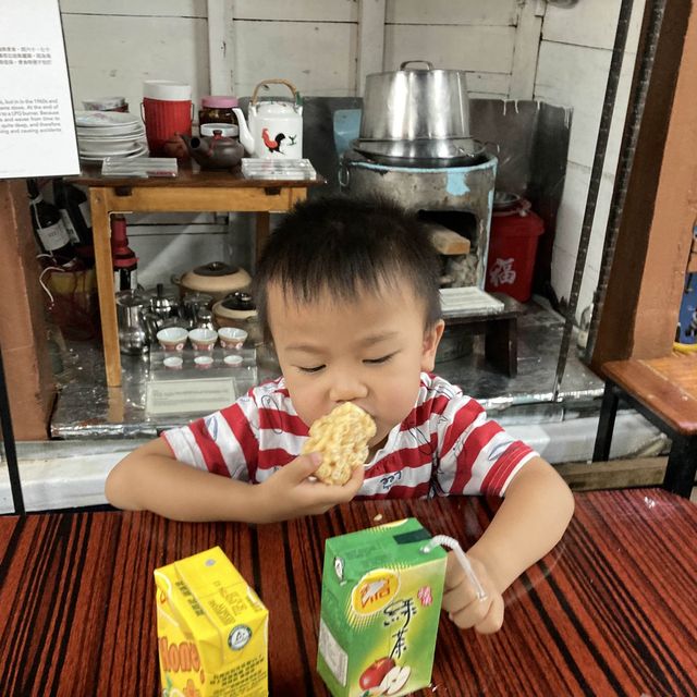 《香港仔住家艇參觀 👀+ 舢舨體驗語音導賞團🎧》