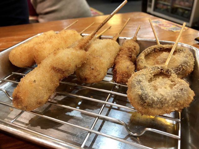 一際目立つ串かつのお店