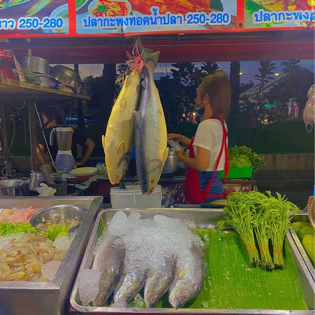 อาหารสตรีทซีฟู้ด จุดเช็คอินริมแม่น้ำ @บางปะกง 🦀