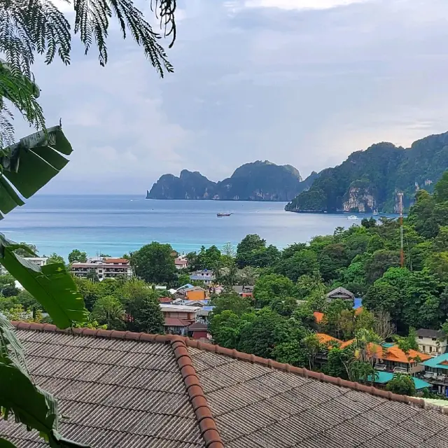 피피 섬의조용함과 편안한 낭만.피피코지프론트 서쪽 끝자락에위치한 저렴하면서도 깔끔한 오두막에서의편안함은 !