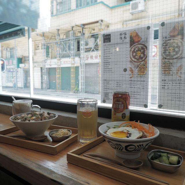 橫巷的台灣小店，魯肉很出色  