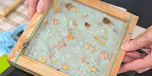Croeso Cynnes: Gwneud Papur / Warm Welcome: Paper Making | Y Stiwdio
