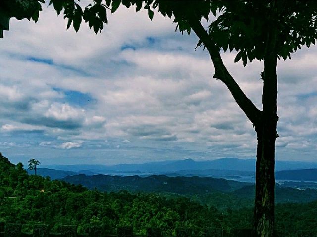 ป่าและเขา กับจุดชมวิวอุทยานแห่งชาติทองผาภูมิ