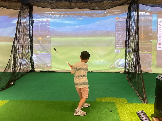 特色親子餐廳！有自動高爾夫球練習場和playroom~