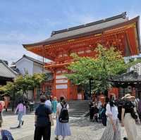 Yasaka-Jinja Shrine / Kyoto 