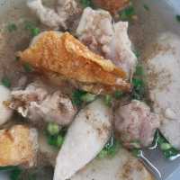 ลูกชิ้นปลารุ่งโรจน์ คลองเตย สุดยอดความอร่อย