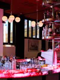 中環Soho 區兩層高法國小酒館 