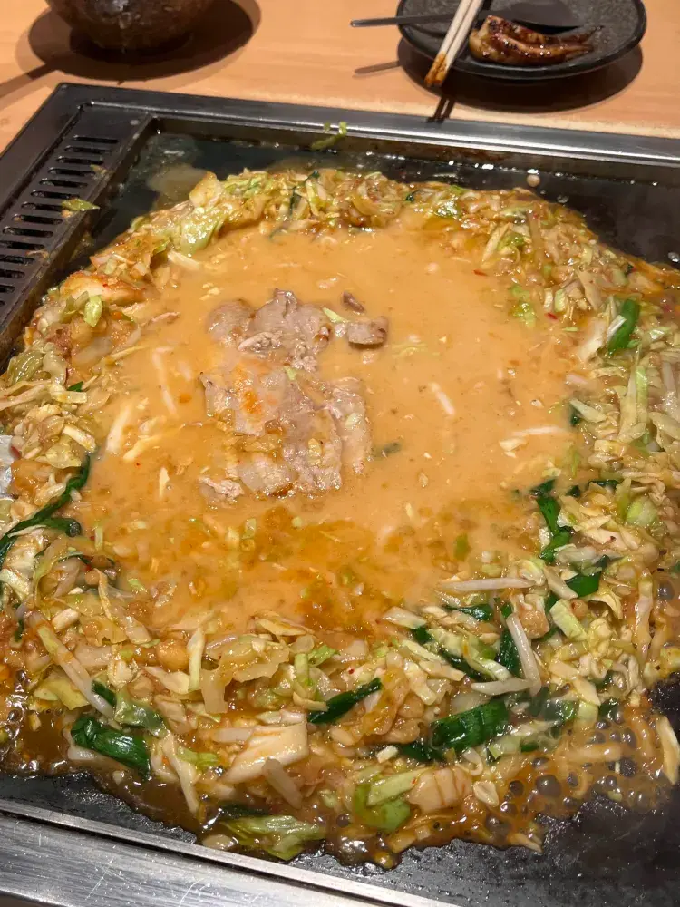 철판에 직접 구워먹는 몬자야키 맛집, 젠야