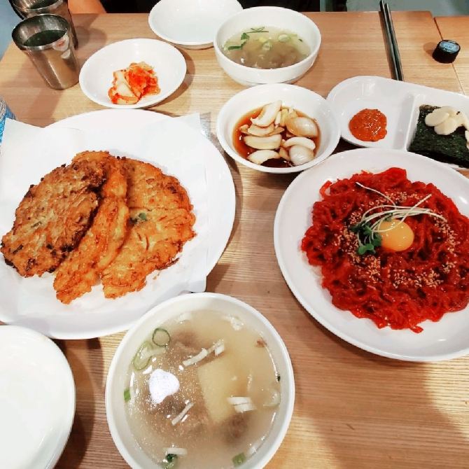 [시장 맛집] 맛있는 육회와 육전이 먹고싶다면, 통큰누이네 육회 빈대떡 | 트립닷컴 서울 [시장 맛집] 맛있는 육회와 육전이 먹고싶다면, 통큰누이... 