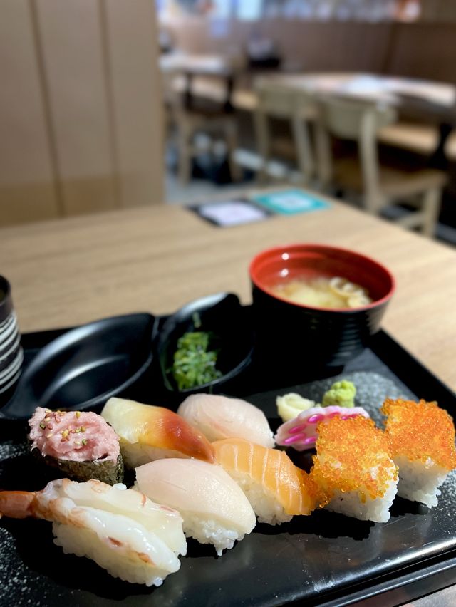 日式餐廳午市定食 