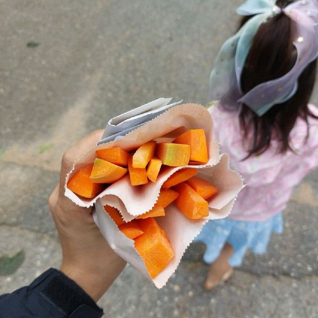 동물을 가까이서 보며 먹이주기 체험가능 한 Bonanza Exotic Zoo