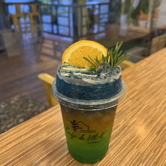 Cafe De Wa (คาเฟ่เดอวา)  คาเฟ่ติดทะเล