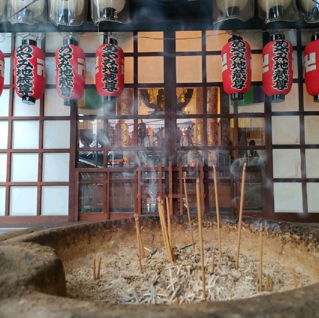 【京都 祇園】八坂神社参道のめやみ地蔵尊