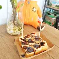 Lucy Coffee &  Desserts คาเฟ่น่ารักๆ ริมหาดวอนนภา