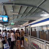 เดินเที่ยวสะดวก ด้วยรถไฟฟ้าแอร์พอร์ต เรล ลิงค์