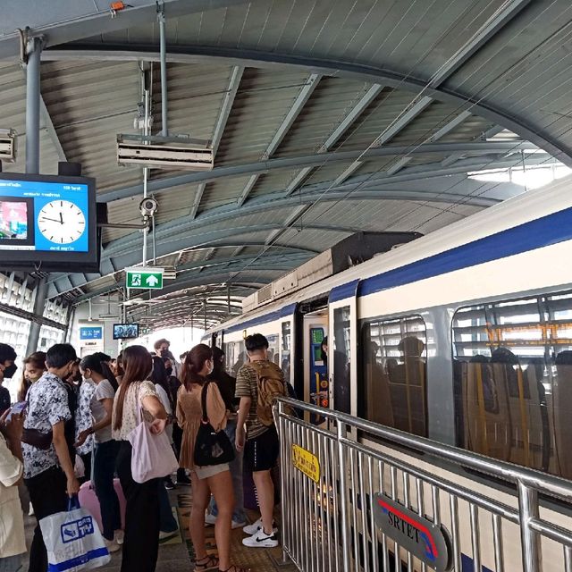 เดินเที่ยวสะดวก ด้วยรถไฟฟ้าแอร์พอร์ต เรล ลิงค์