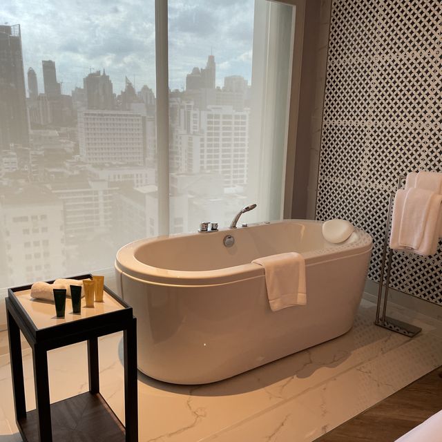 曼谷中心豪華令景酒店🏨落地大玻璃💯浴缸🛁欣賞城景