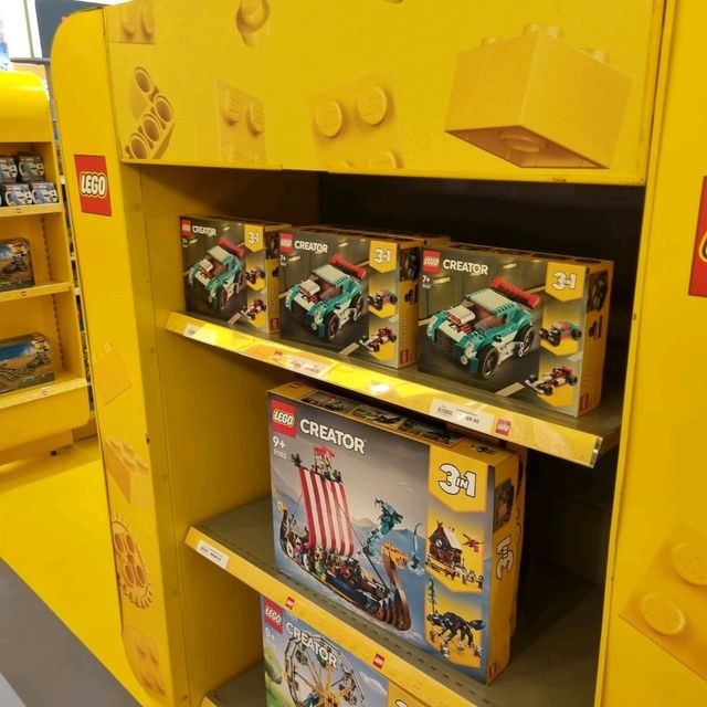 The LEGOLAND BIG Toyshop(Photo Ed)