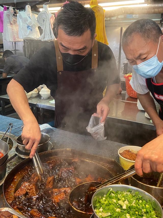 ［台北/大同］ 老牌張豬腳飯🐖｜台北大同區美食 發油光的豬腳 怎麼可以那麼Q那麼好吃🥰 
