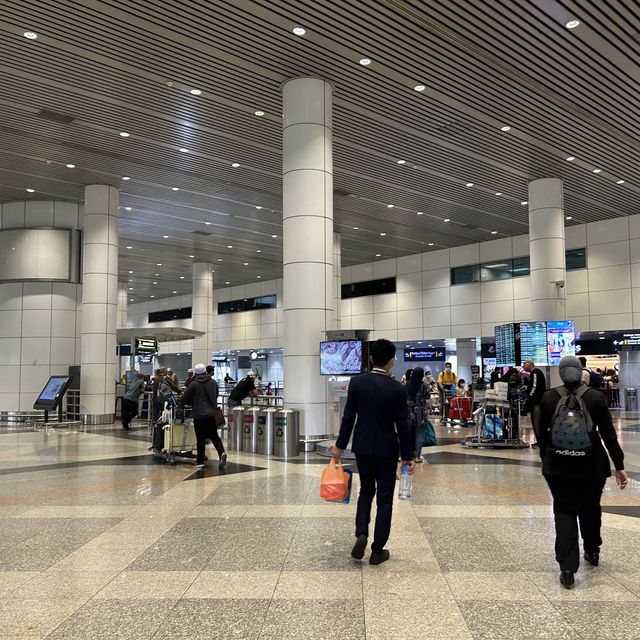 抵達吉隆坡國際機場